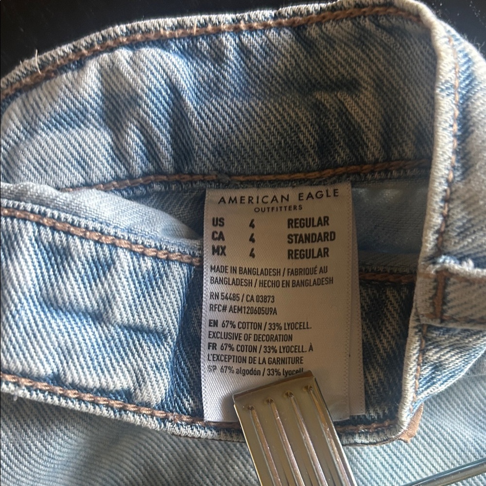 American Eagle Outfitters Light Acid Wash Cargo Women Jeans - Picture 3 of 9